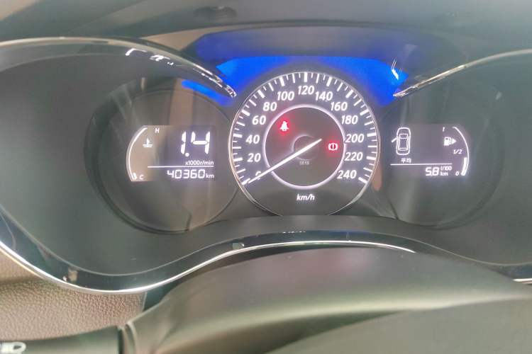 Used Venucia D60 2019 100 000 Glory 1.6L Entry Manual ChenShang Edition China VI Odometer Close Up
