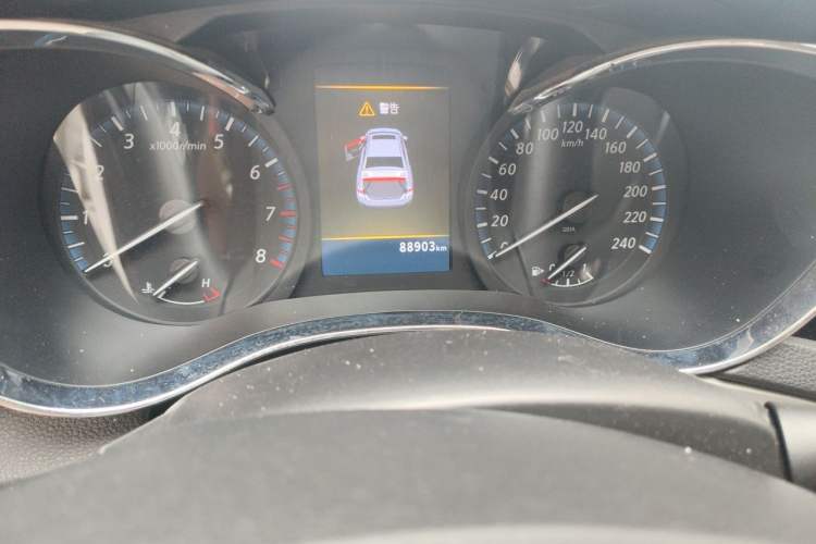 Used Venucia D60 2019 100 000 Honor 1.6L XL CVT Chenku Edition China VI Standard Odometer Close Up