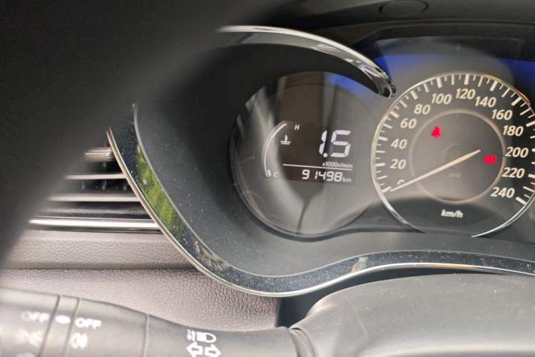 Used Venucia D60 2019 100 000-Yuan Glory 1.6L Entry Manual ChenShang Edition China V Standard Odometer Close Up