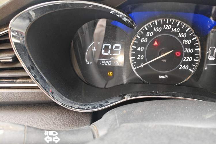 Used Venucia D60 2019 100 000-Yuan Glory 1.6L Entry Manual ChenShang Edition China V Standard Odometer Close Up
