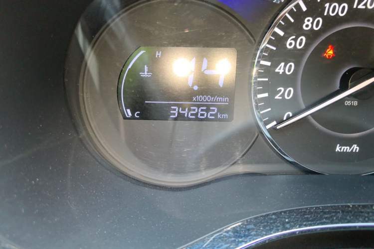 Used Venucia D60 2019 100 000 Glory 1.6L Entry Manual ChenShang Edition China VI Odometer Close Up