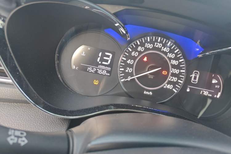 Used Venucia D60 2019 100 000 Glory 1.6L Entry Manual ChenShang Edition China VI Odometer Close Up