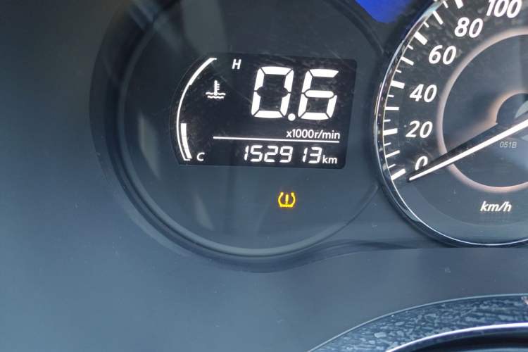 Used Venucia D60 2019 100 000 Glory 1.6L Entry Manual ChenShang Edition China VI Odometer Close Up