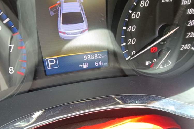 Used Venucia D60 2019 100 000 Honor 1.6L XL CVT Chenku Edition China VI Standard Odometer Close Up