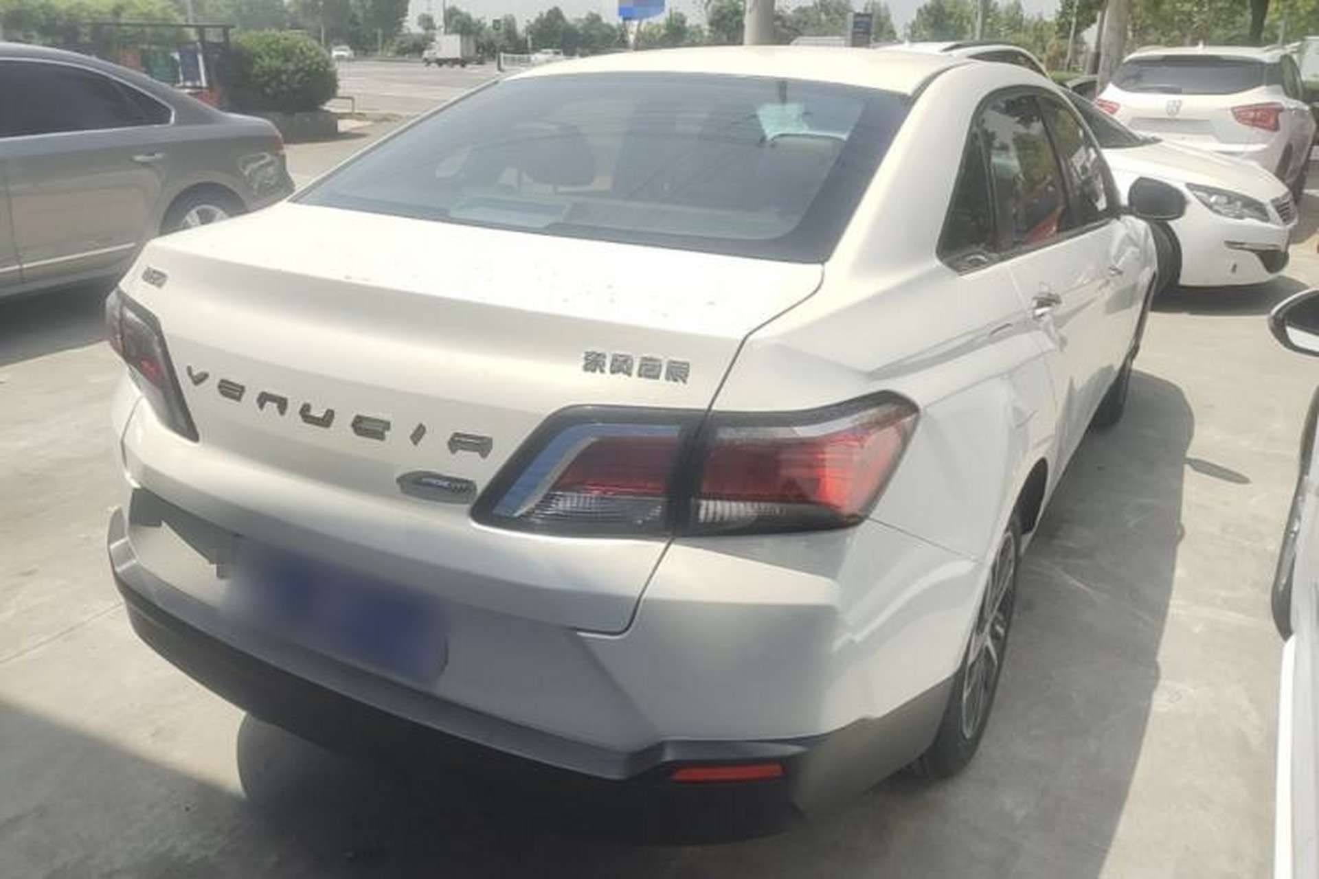 Used Venucia D60 2019 100 000 Honor 1.6L XL CVT Chenku Edition China VI Standard Rear Right 45 Deg