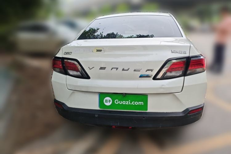 Used Venucia D60 2019 100 000-Yuan Glory 1.6L Entry Manual ChenShang Edition China V Standard Rear
