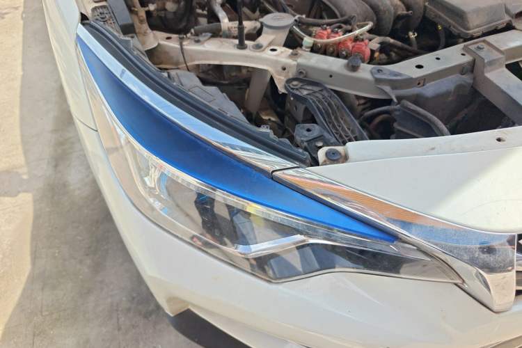 Used Venucia D60 2019 100 000 Glory 1.6L Entry Manual ChenShang Edition China VI Right Front Headlight