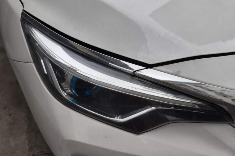 Used Venucia D60 2019 100 000 Honor 1.6L XL CVT Chenku Edition China VI Standard Right Front Headlight