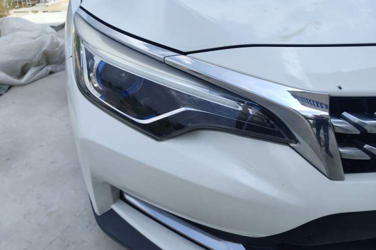 Used Venucia D60 2019 100 000 Honor 1.6L XL CVT Chenku Edition China VI Standard Right Front Headlight