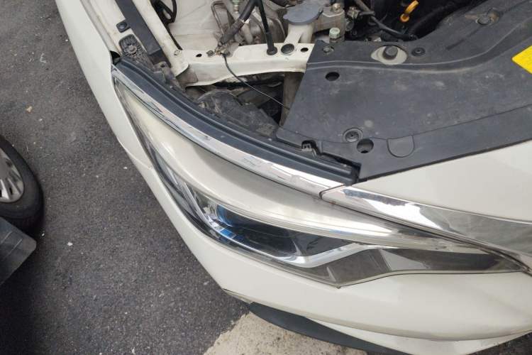 Used Venucia D60 2019 100 000 Honor 1.6L XL CVT Chenku Edition China VI Standard Right Front Headlight