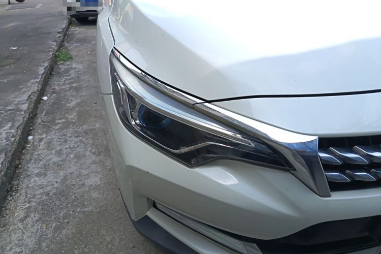 Used Venucia D60 2019 1.6L XL CVT Smart Connect Elite Edition Right Front Headlight