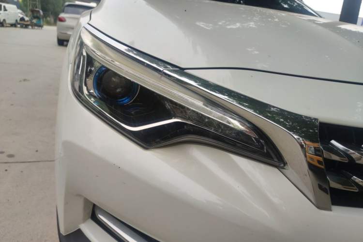 Used Venucia D60 2019 100 000 Honor 1.6L XL CVT Chenku Edition China VI Standard Right Front Headlight