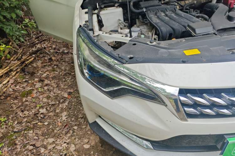 Used Venucia D60 2019 100 000-Yuan Glory 1.6L Entry Manual ChenShang Edition China V Standard Right Front Headlight