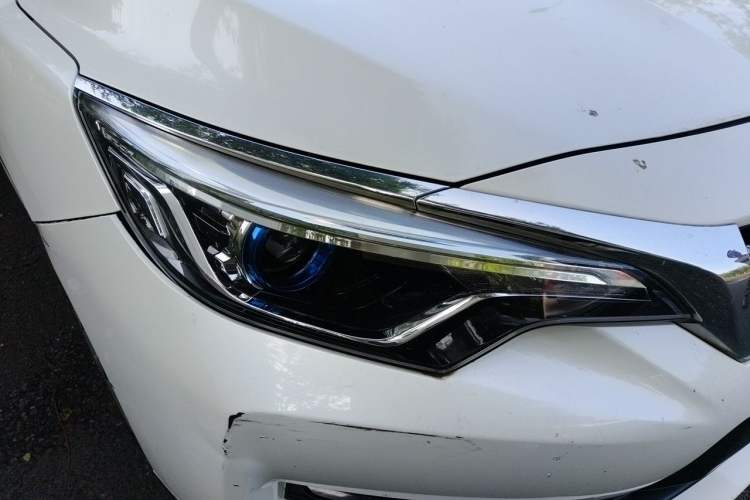 Used Venucia D60 2019 100 000 Glory 1.6L Entry Manual ChenShang Edition China VI Right Front Headlight