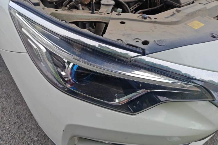 Used Venucia D60 2019 1.6L XL CVT Smart Connect Elite Edition Right Front Headlight