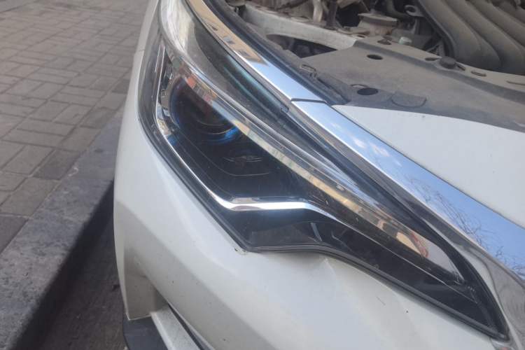 Used Venucia D60 2019 100 000-Yuan Glory 1.6L XE CVT Chenxiang Edition China VI Standard Right Front Headlight