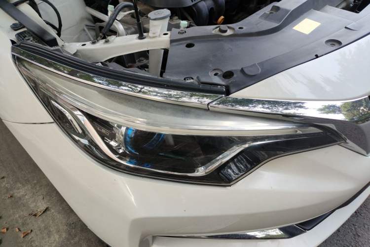 Used Venucia D60 2019 100 000 Honor 1.6L XL CVT Chenku Edition China VI Standard Right Front Headlight