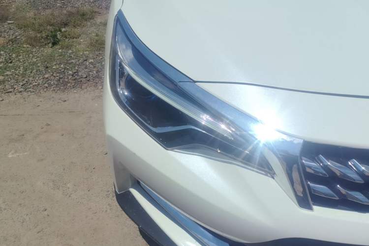 Used Venucia D60 2019 100 000 Honor 1.6L XL CVT Chenku Edition China VI Standard Right Front Headlight