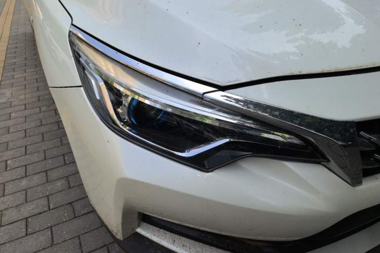 Used Venucia D60 2019 100 000 Glory 1.6L Entry Manual ChenShang Edition China VI Right Front Headlight