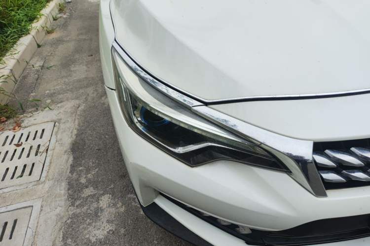 Used Venucia D60 2019 100 000 Glory 1.6L Entry Manual ChenShang Edition China VI Right Front Headlight