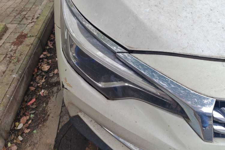Used Venucia D60 2019 100 000 Honor 1.6L XL CVT Chenku Edition China VI Standard Right Front Headlight