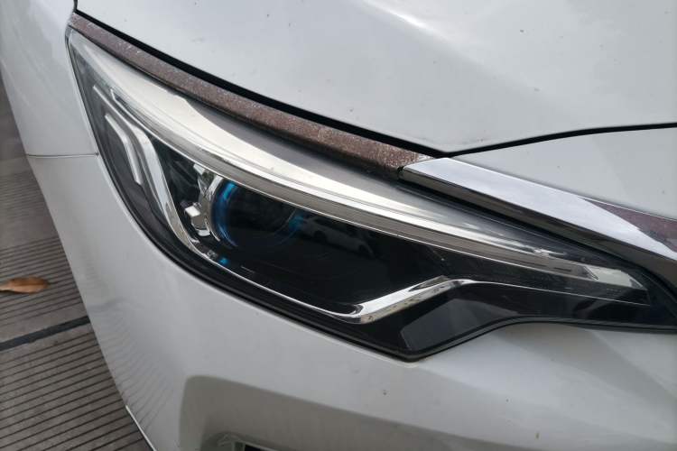 Used Venucia D60 2019 1.6L XL CVT Smart Connect Elite Edition Right Front Headlight