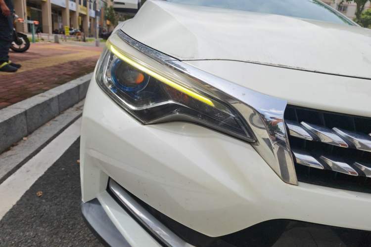 Used Venucia D60 2019 1.6L XL Manual SmartConnect Elite Edition Right Front Headlight