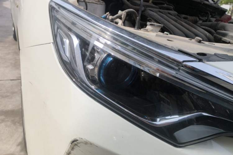 Used Venucia D60 2019 100 000 Glory 1.6L Entry Manual ChenShang Edition China VI Right Front Headlight