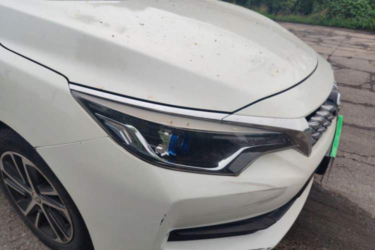 Used Venucia D60 2019 100 000-Yuan Glory 1.6L XE CVT Chenxiang Edition China V Emission Standard Right Front Headlight