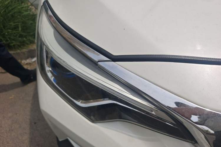 Used Venucia D60 2019 100 000 Glory 1.6L XL Manual Chenku Edition China VI Right Front Headlight