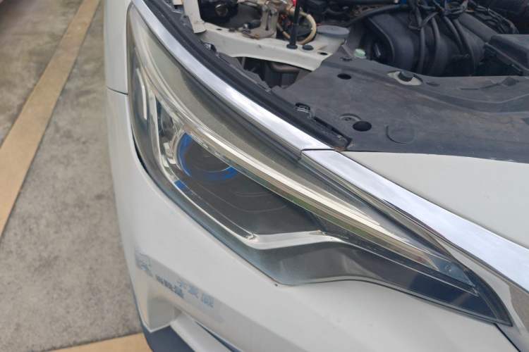 Used Venucia D60 2019 100 000 Glory 1.6L Entry Manual ChenShang Edition China VI Right Front Headlight