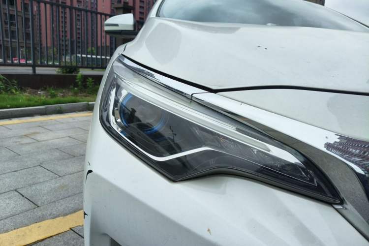 Used Venucia D60 2019 1.6L XL CVT Smart Connect Elite Edition Right Front Headlight