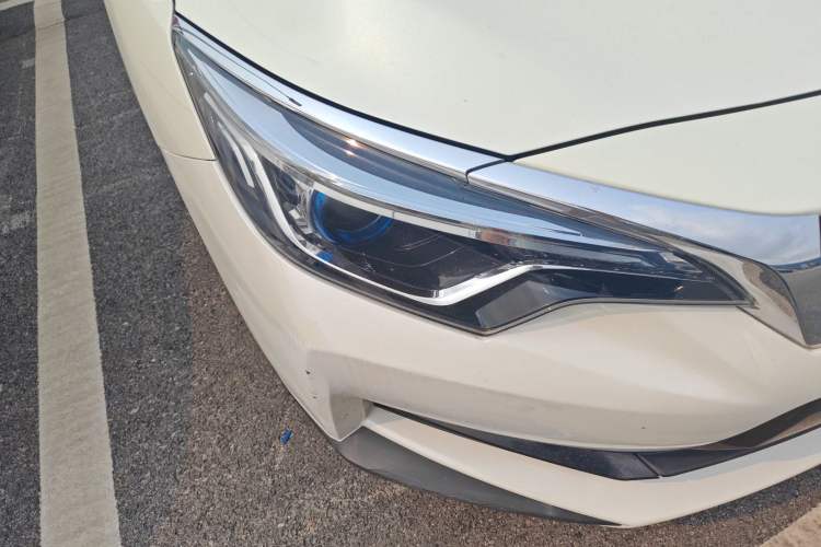 Used Venucia D60 2019 1.6L Entry Manual Fashion Edition Right Front Headlight