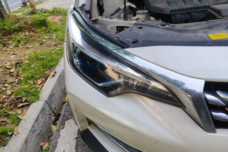 Used Venucia D60 2019 100 000 Honor 1.6L XL CVT Chenku Edition China VI Standard Right Front Headlight