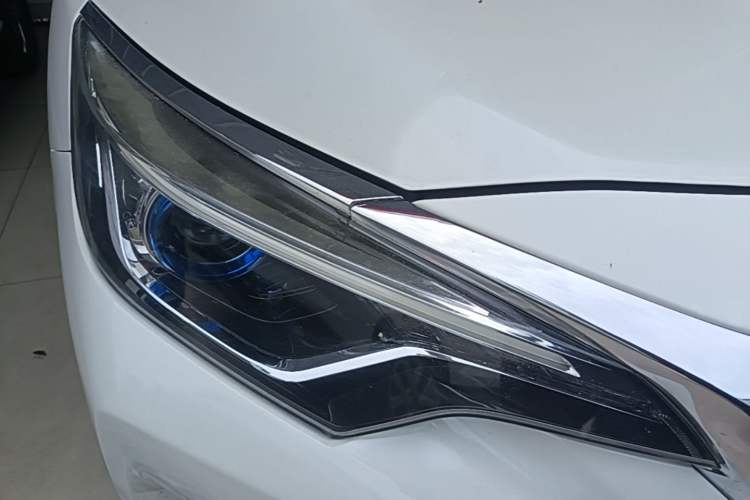 Used Venucia D60 2019 100 000 Honor 1.6L XL CVT Chenku Edition China V Standard Right Front Headlight