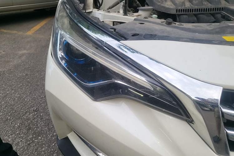 Used Venucia D60 2019 100 000 Glory 1.6L XL Manual Chenku Edition China VI Right Front Headlight