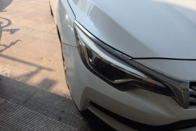 Used Venucia D60 2019 100 000 Glory 1.6L Entry Manual ChenShang Edition China VI Right Front Headlight