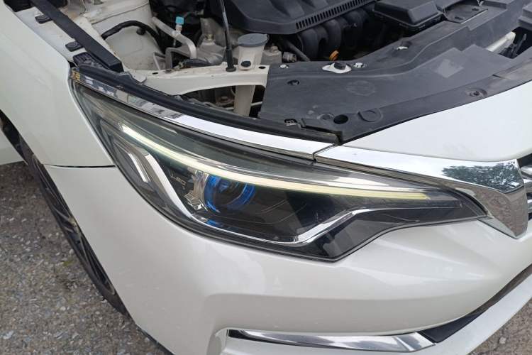 Used Venucia D60 2019 100 000 Honor 1.6L XL CVT Chenku Edition China VI Standard Right Front Headlight