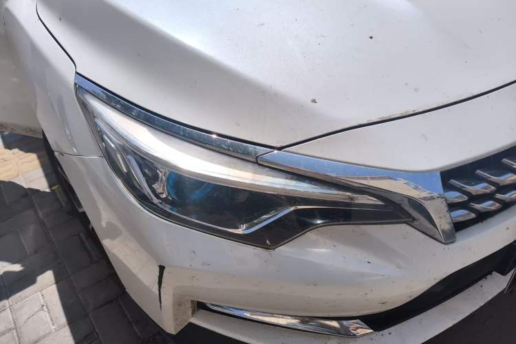 Used Venucia D60 2019 100 000 Honor 1.6L XL CVT Chenku Edition China VI Standard Right Front Headlight