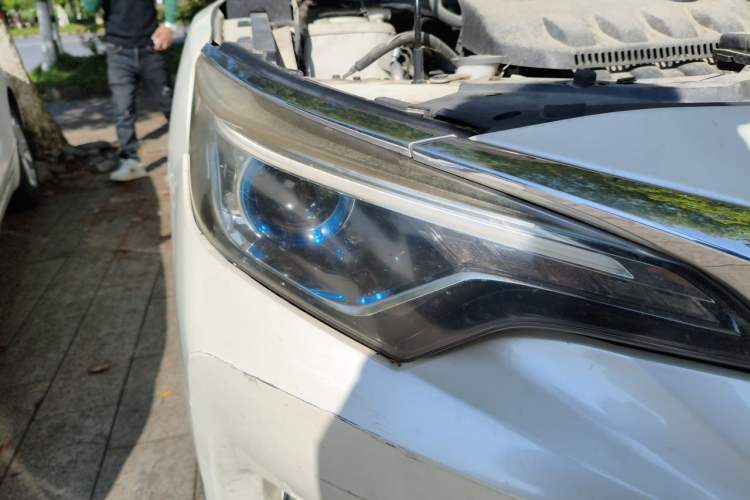Used Venucia D60 2019 1.6L XL CVT Smart Connect Elite Edition Right Front Headlight