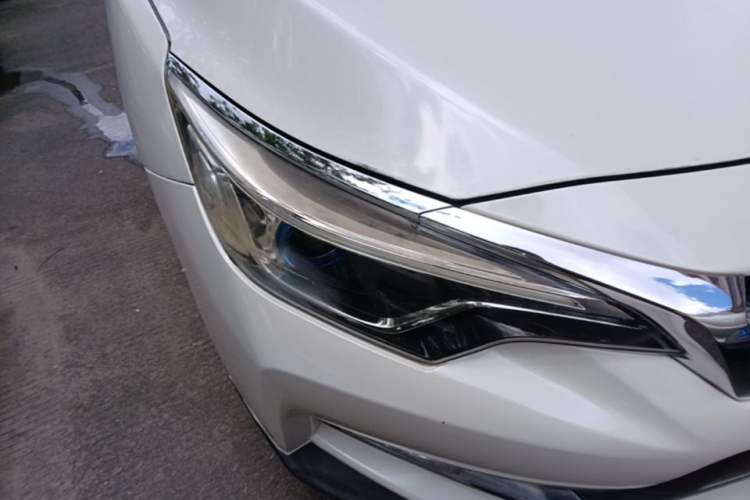 Used Venucia D60 2019 100 000 Honor 1.6L XL CVT Chenku Edition China VI Standard Right Front Headlight