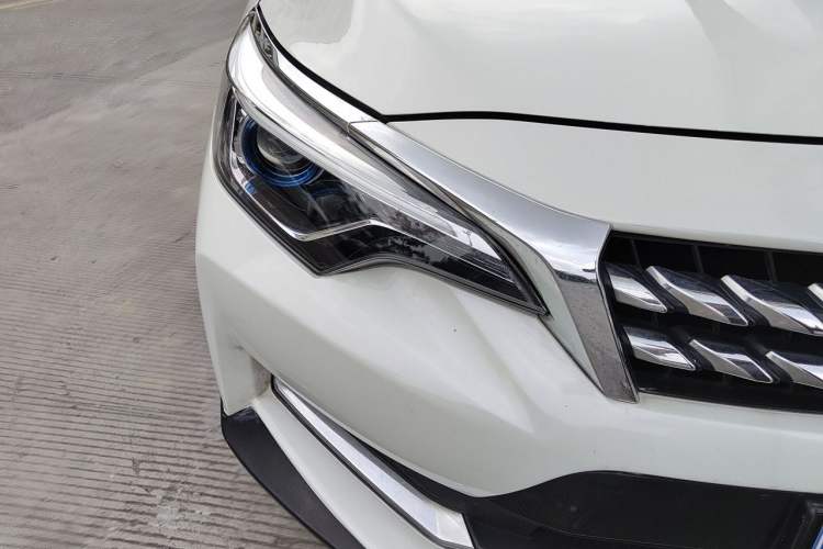Used Venucia D60 2019 1.6L XL CVT Smart Connect Elite Edition Right Front Headlight