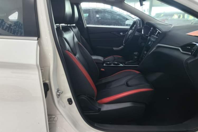 Used Venucia D60 2019 100 000 Honor 1.6L XL CVT Chenku Edition China V Standard Right Front Seat