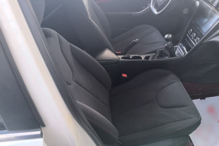 Used Venucia D60 2019 100 000 Glory 1.6L Entry Manual ChenShang Edition China VI Right Front Seat