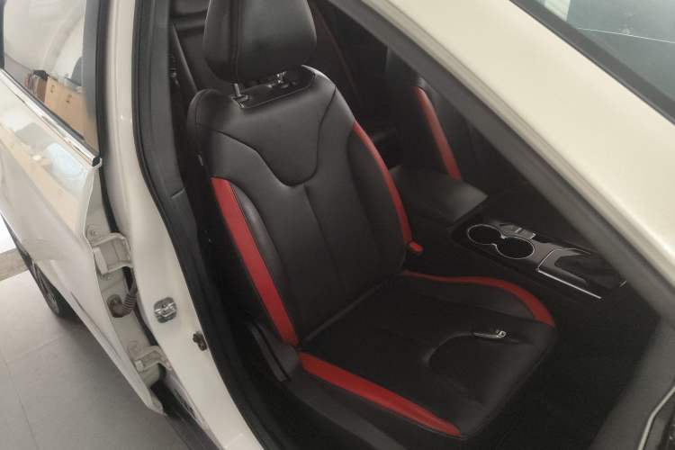 Used Venucia D60 2019 1.6L XL CVT Smart Connect Elite Edition Right Front Seat