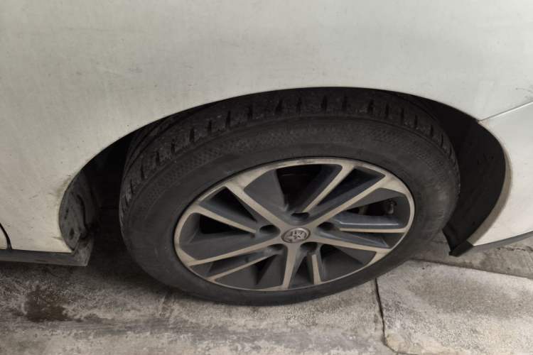 Used Venucia D60 2019 100 000 Honor 1.6L XL CVT Chenku Edition China VI Standard Right Front Wheel Hub