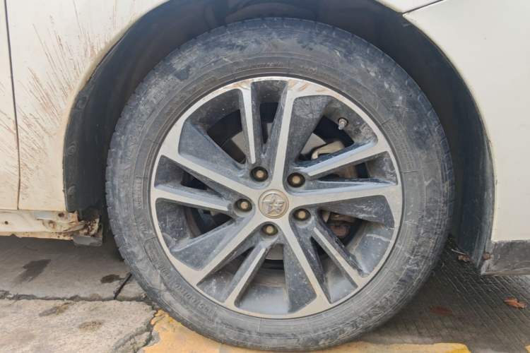 Used Venucia D60 2019 100 000 Honor 1.6L XL CVT Chenku Edition China VI Standard Right Front Wheel Hub