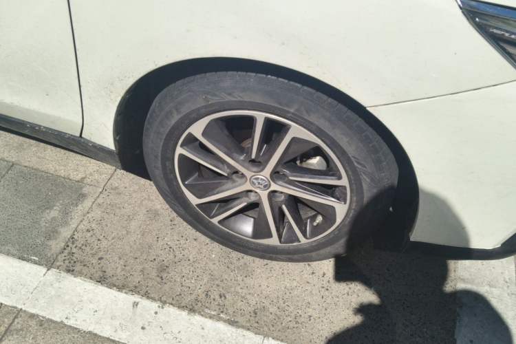Used Venucia D60 2019 1.6L XL Manual SmartConnect Elite Edition Right Front Wheel Hub