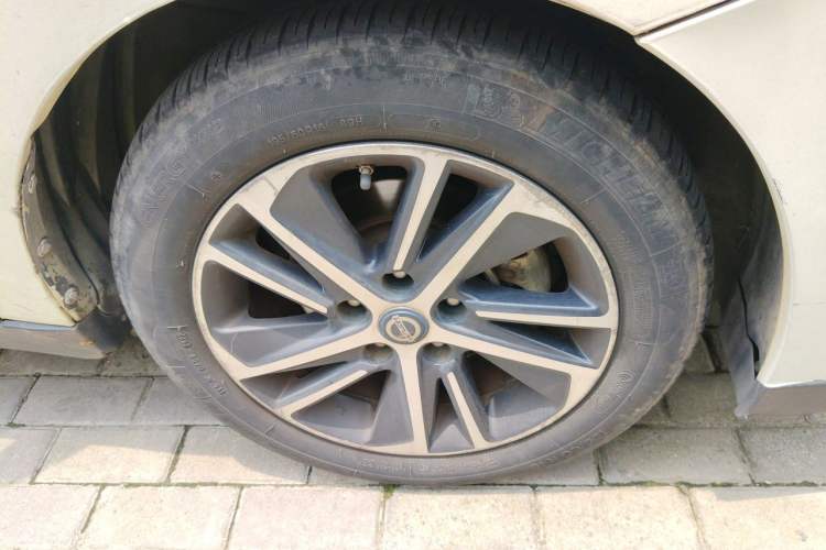 Used Venucia D60 2019 1.6L XL CVT Smart Connect Elite Edition Right Front Wheel Hub
