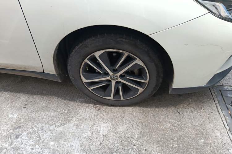 Used Venucia D60 2019 1.6L XL CVT Smart Connect Elite Edition Right Front Wheel Hub